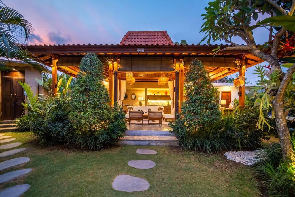 Luxury Beachside - SelMoon Villa