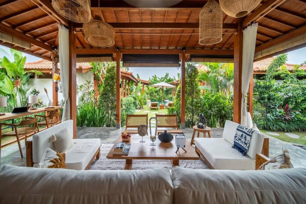 Luxury Beachside - SelMoon Villa