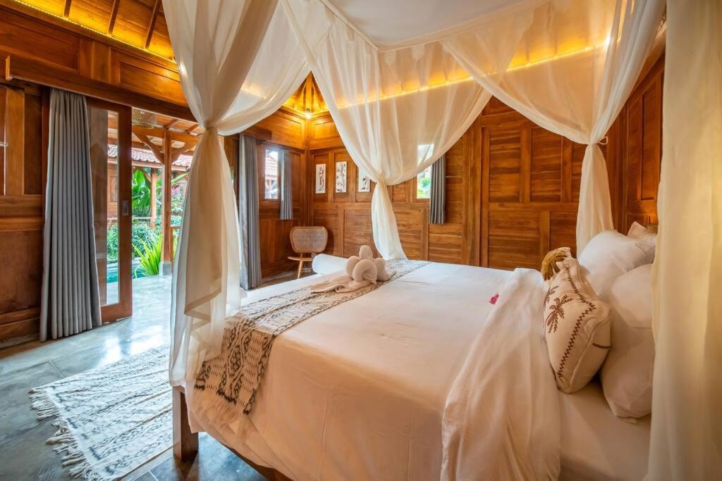 Luxury Beachside - SelMoon Villa
