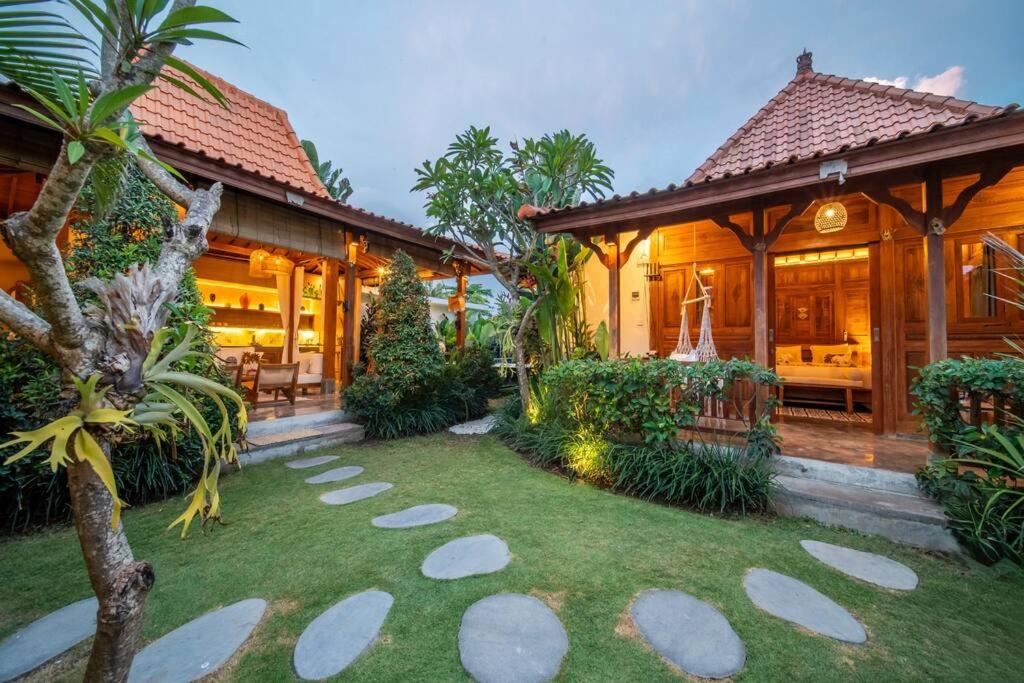 Luxury Beachside - SelMoon Villa