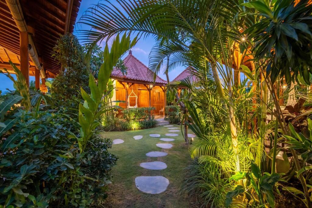 Luxury Beachside - SelMoon Villa