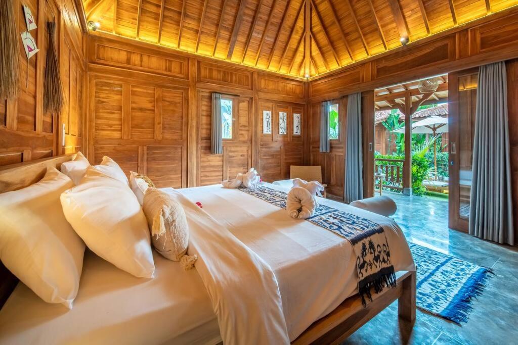 Luxury Beachside - SelMoon Villa