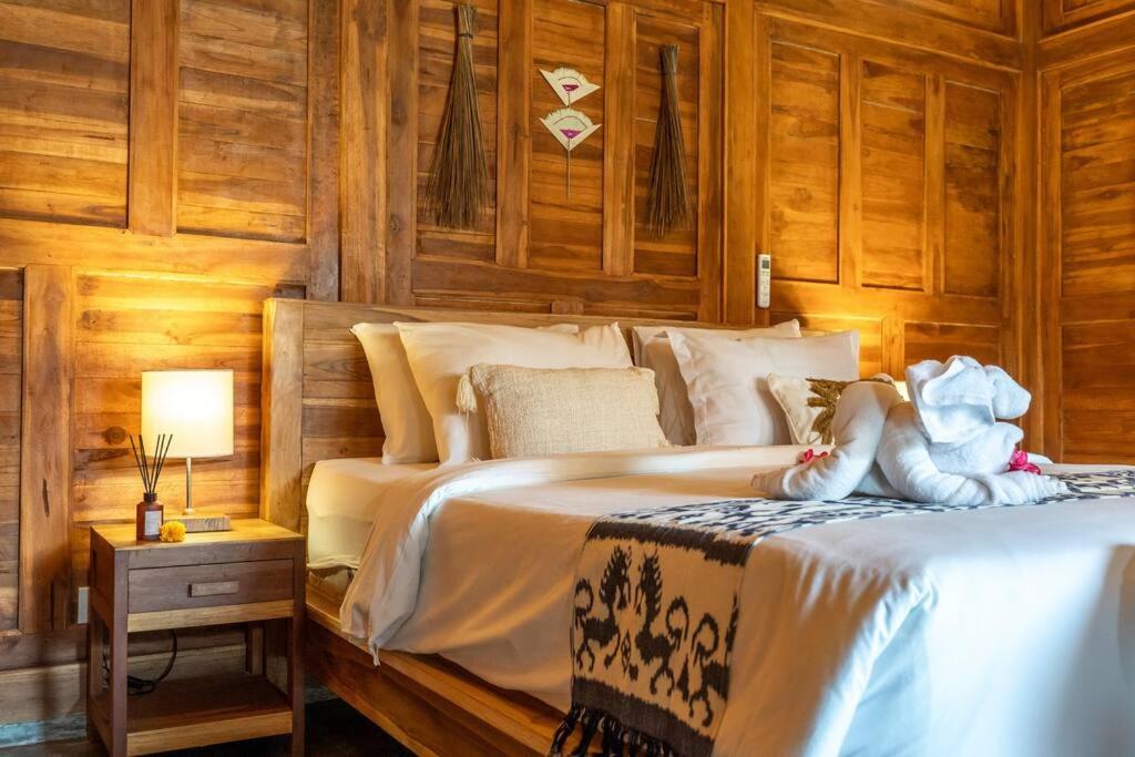 Luxury Beachside - SelMoon Villa
