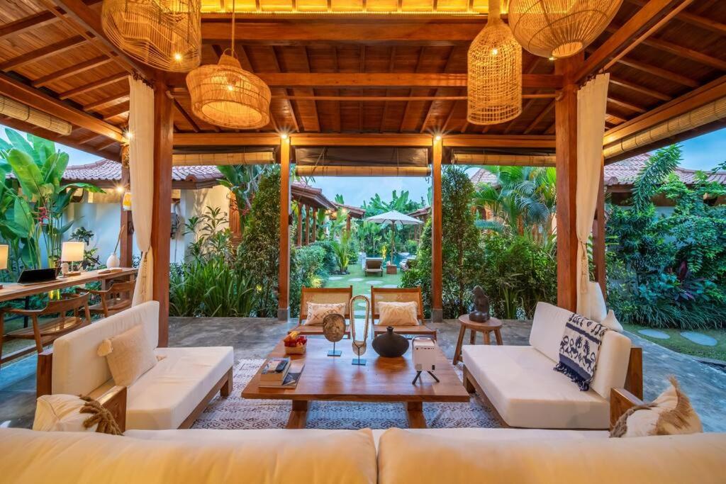 Luxury Beachside - SelMoon Villa