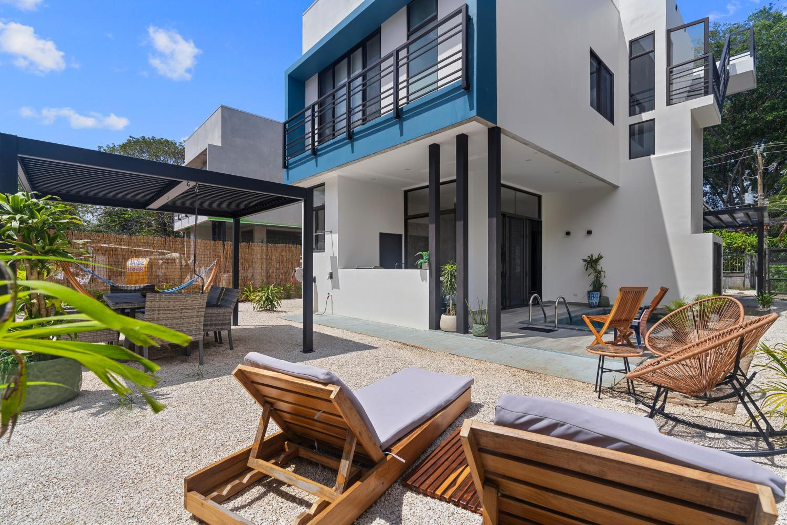 Three Bedroom Paradise Villa Across The Beach