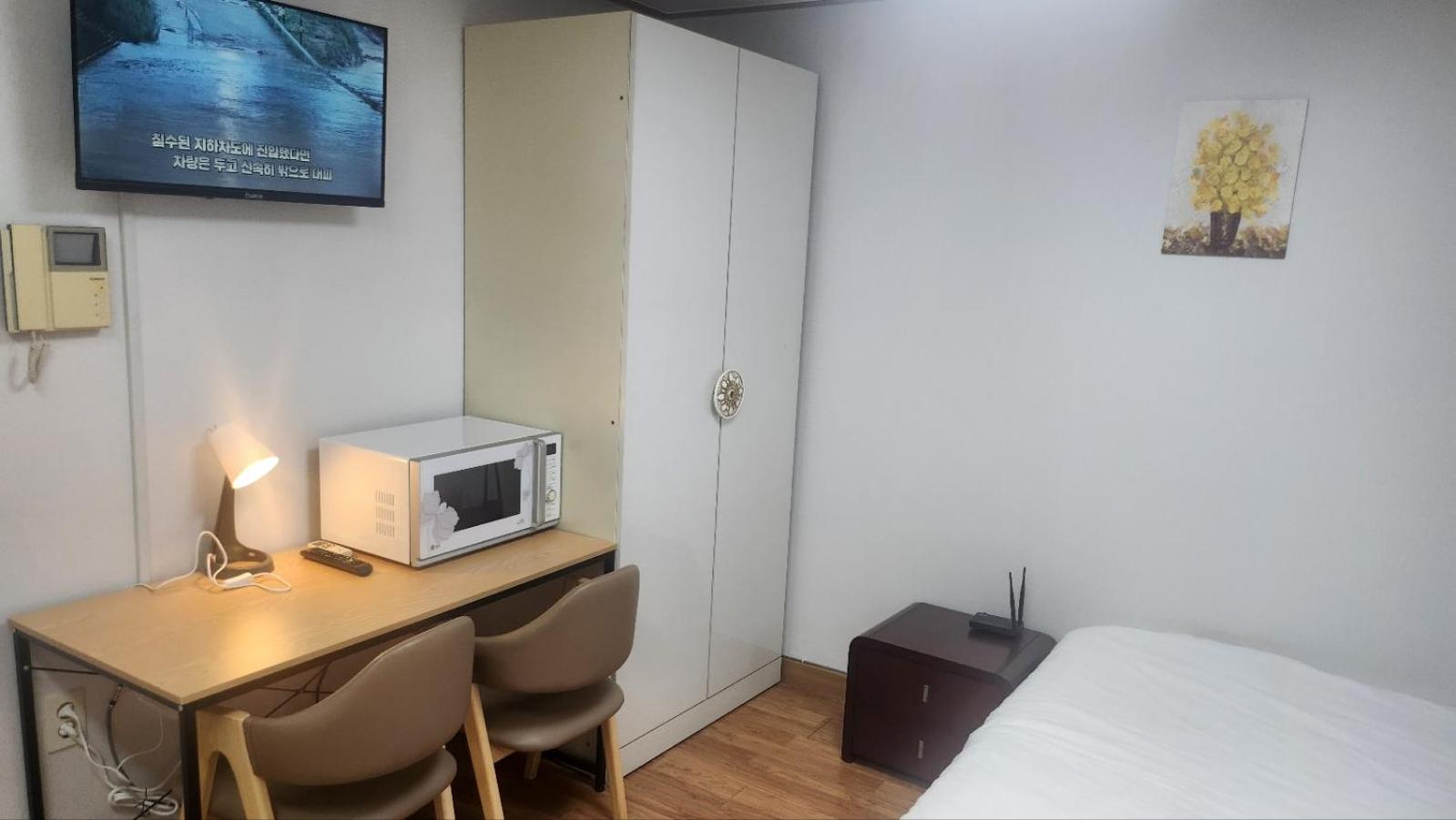 hotel room