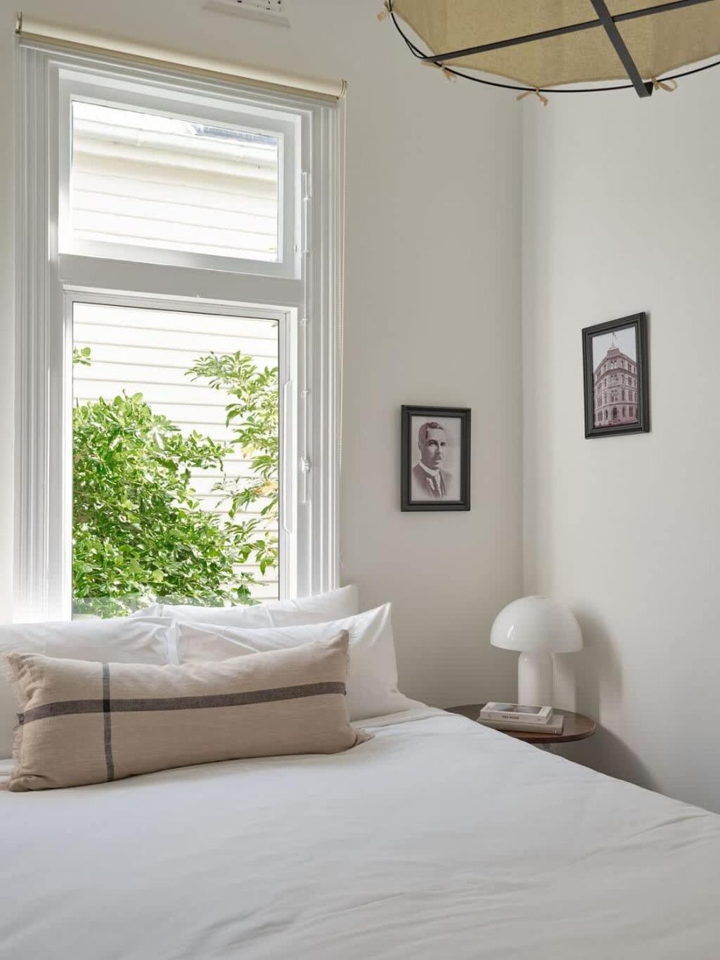 Sunny spacious three bedroom apartment with views