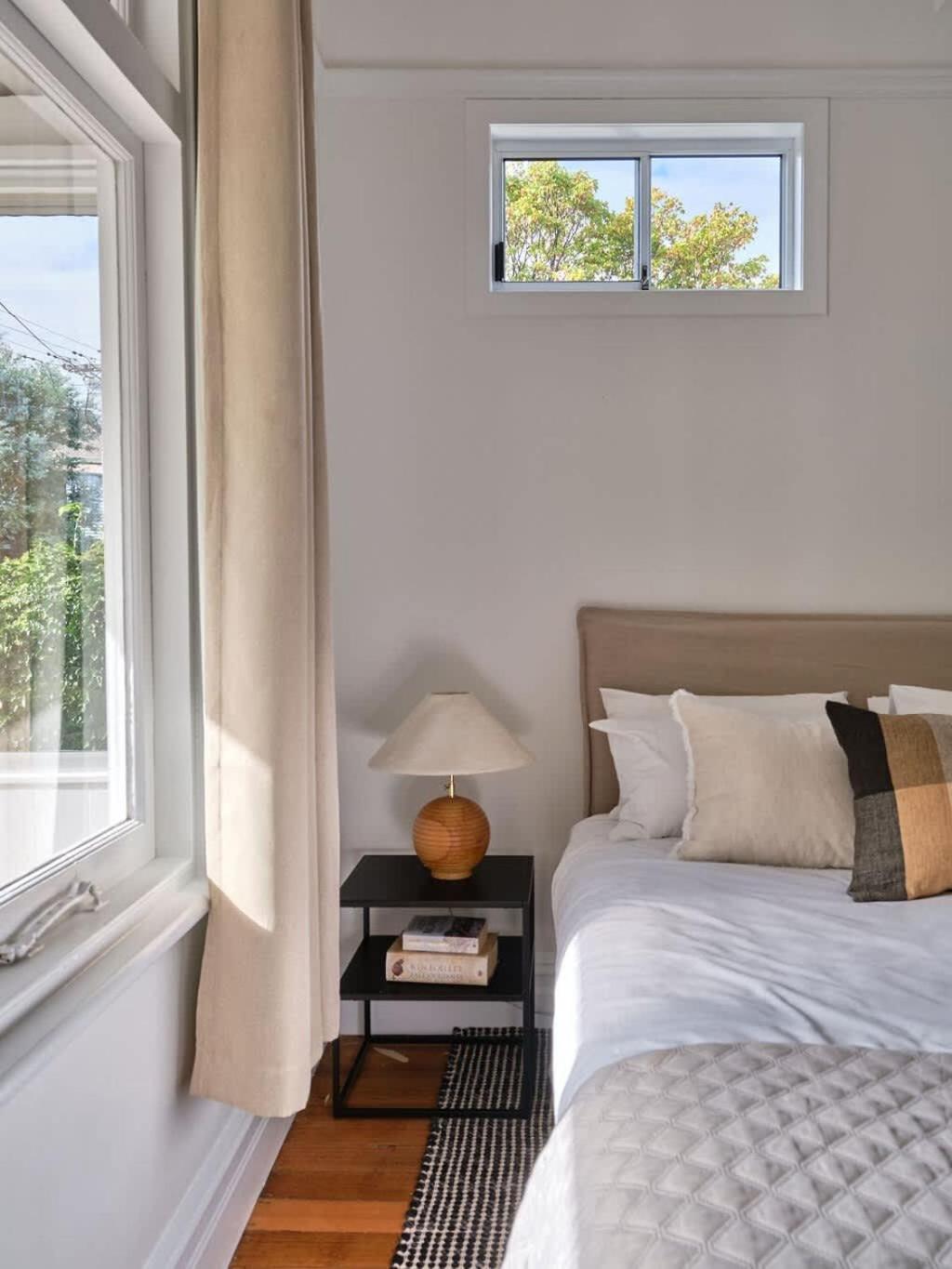 Sunny spacious three bedroom apartment with views