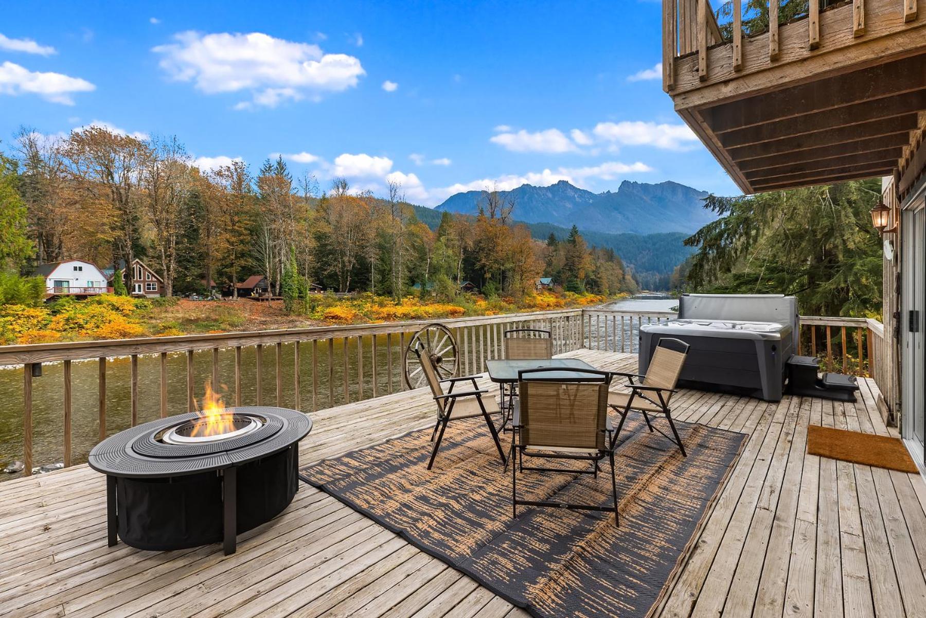 Riverfront Retreat Hot Tub Sauna Yard Gazebo and VIEWS view 2