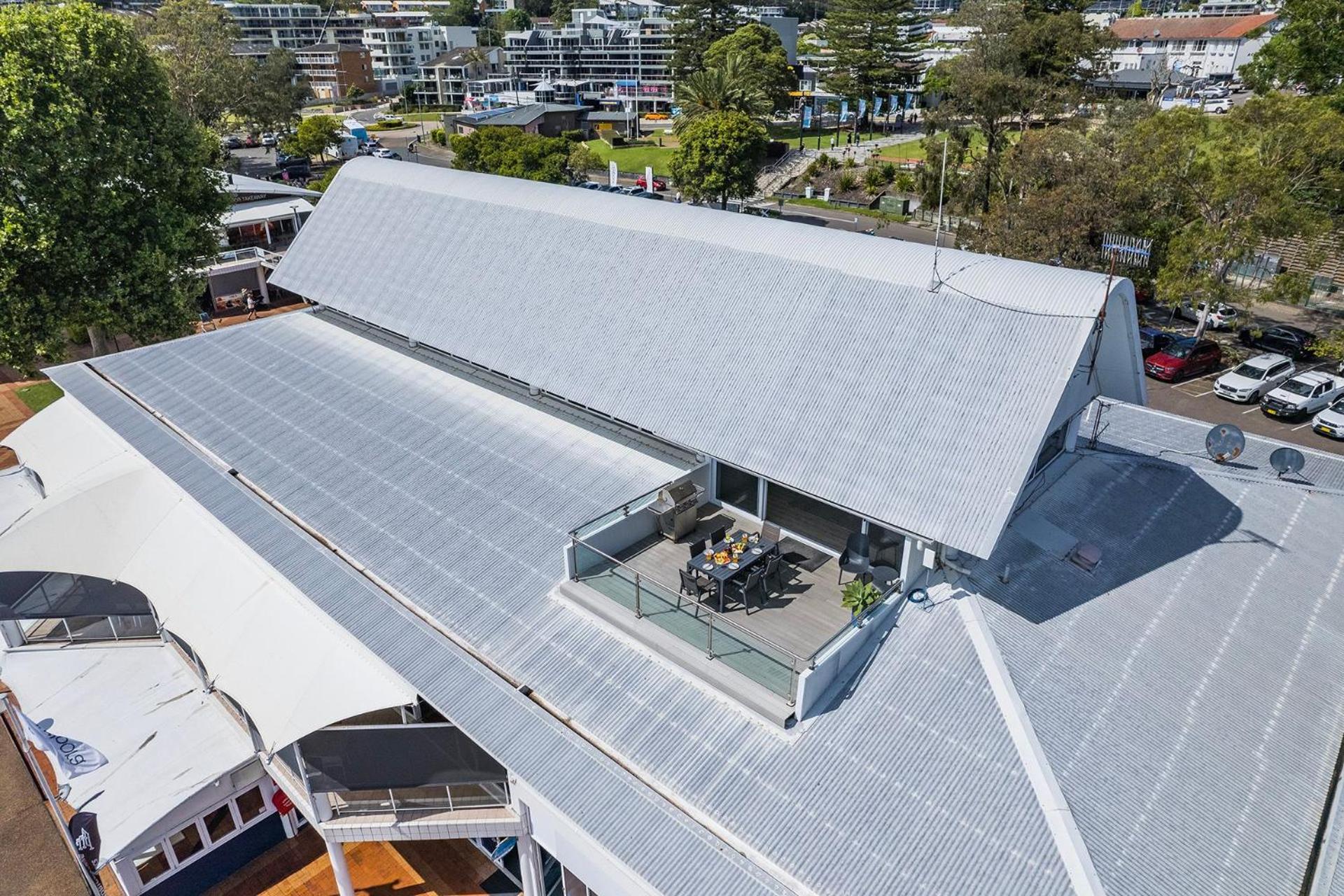 Crows Nest Marina View Apartment, 6 Teramby Rd - waterfront, WiFi, Aircon, Marina