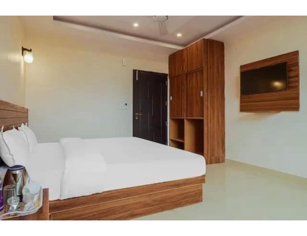 Rabbit Hut Guest House, Dehradun