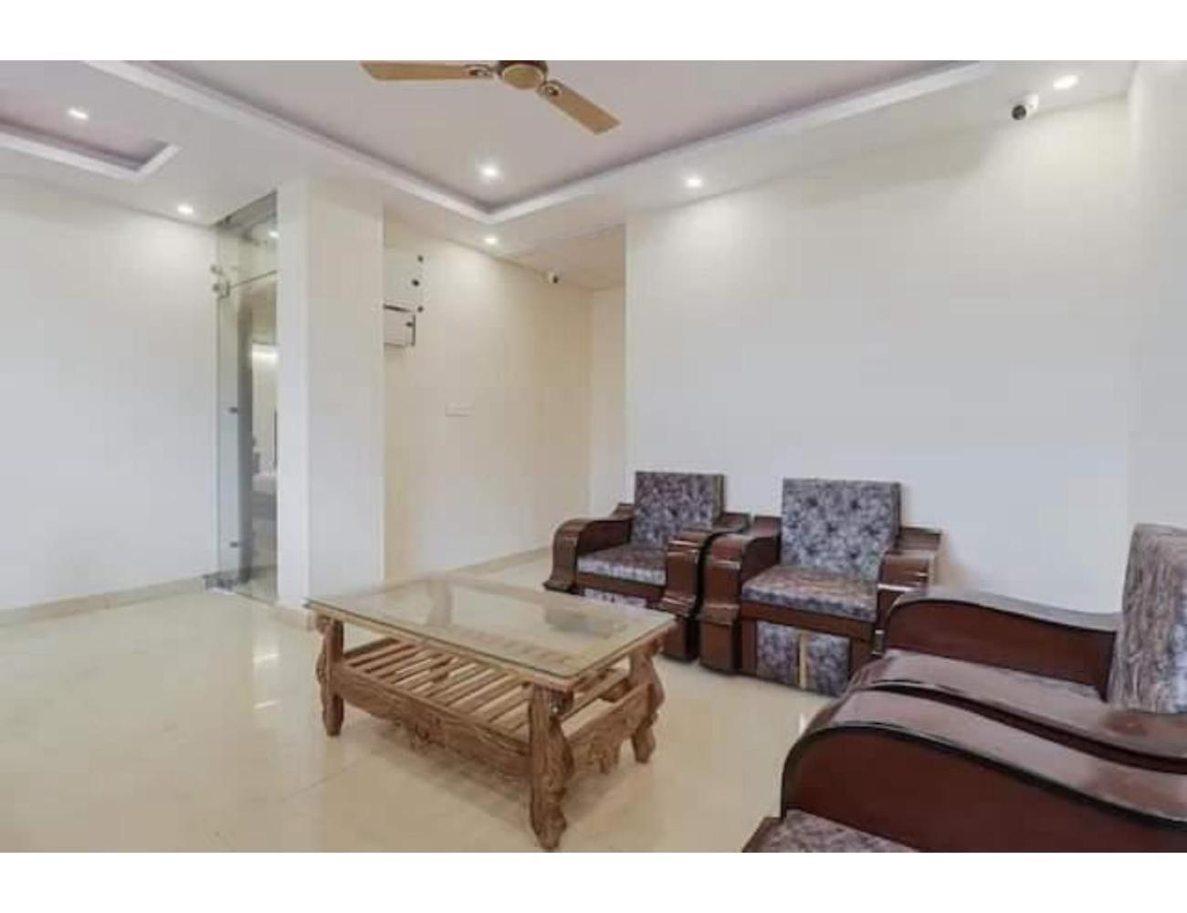 Rabbit Hut Guest House, Dehradun