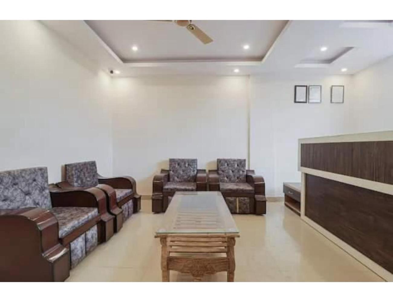 Rabbit Hut Guest House, Dehradun