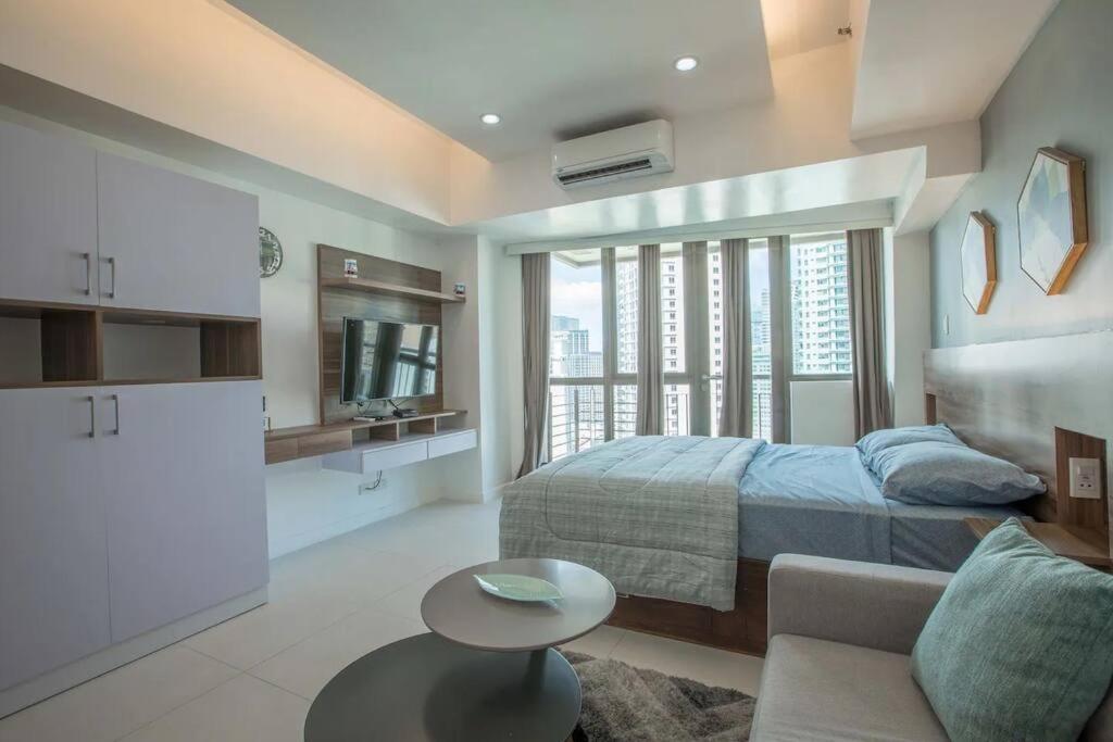 KL Premier 27th Floor Cozy unit in Makati CBD view 3