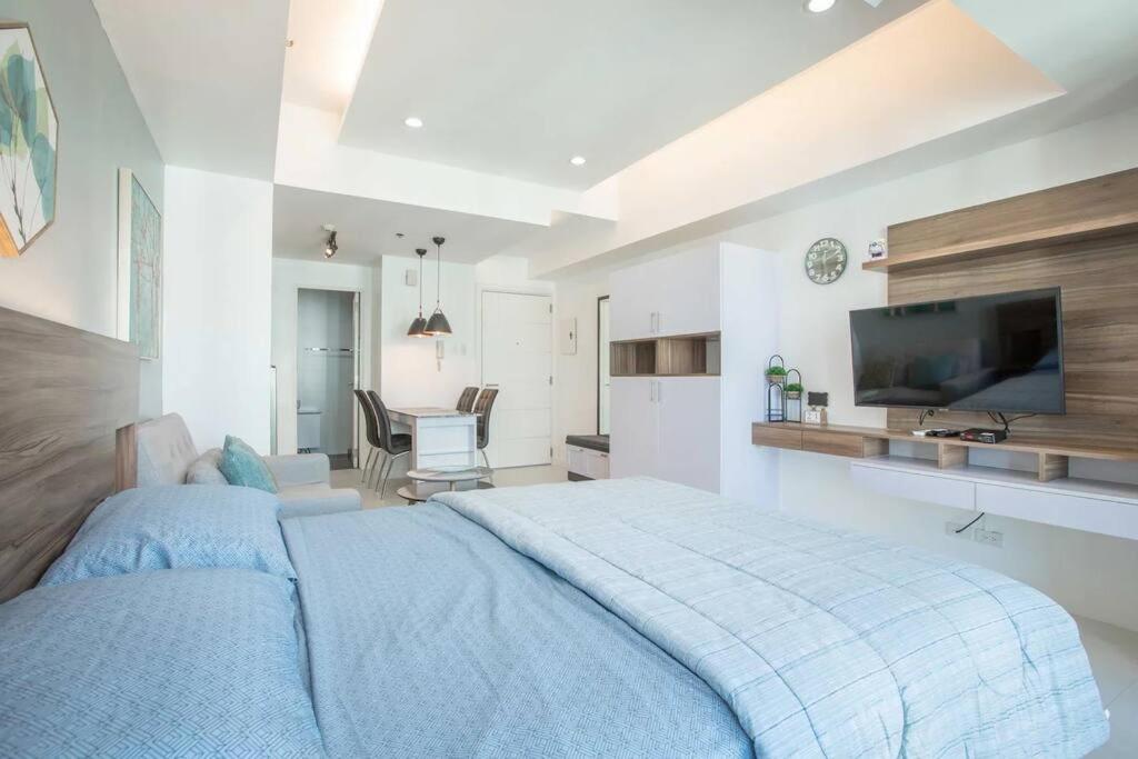 KL Premier 27th Floor Cozy unit in Makati CBD view 4