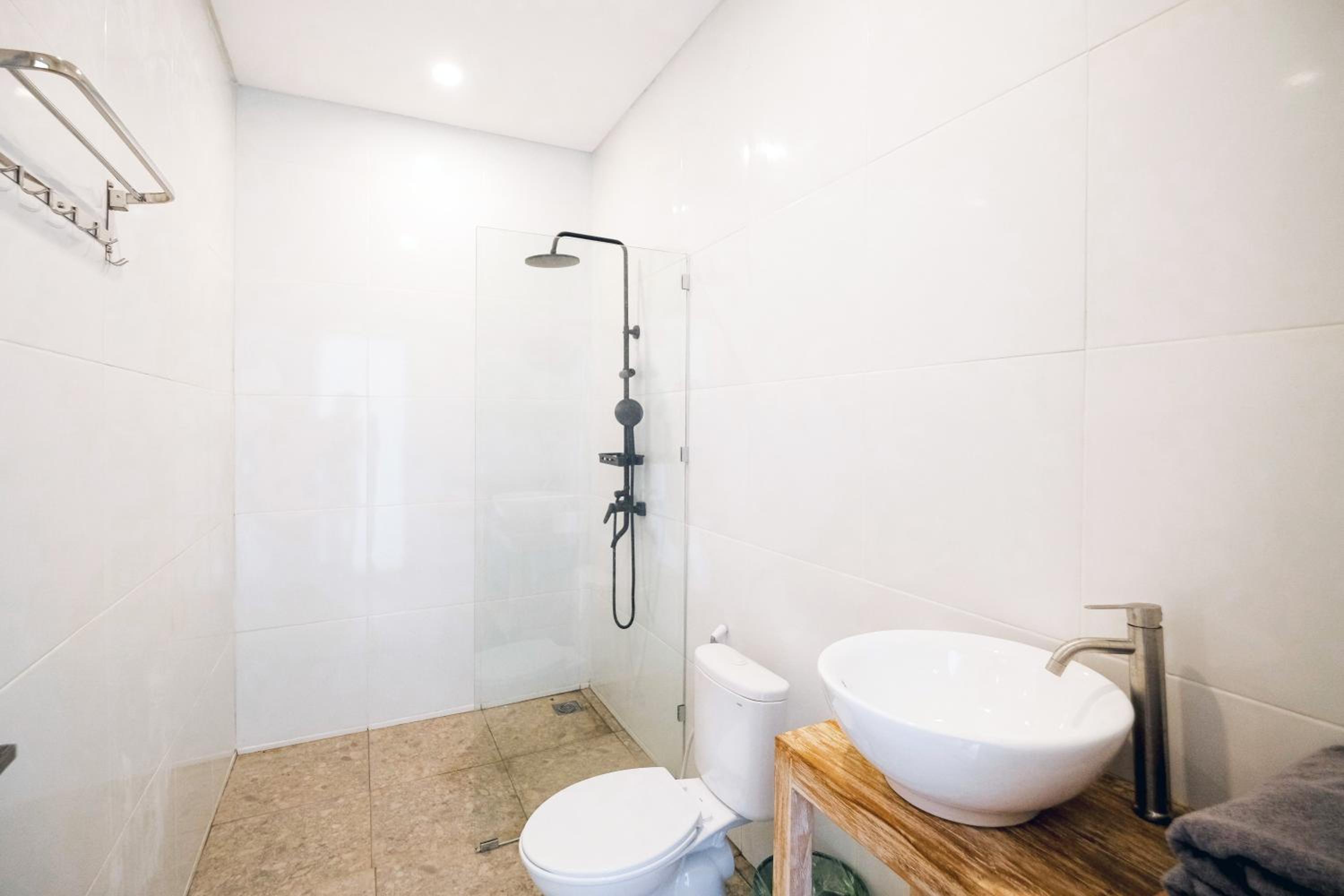 Peaceful Canggu Modern 3BR Villa with big Pool & Garden next to Gyms view 3