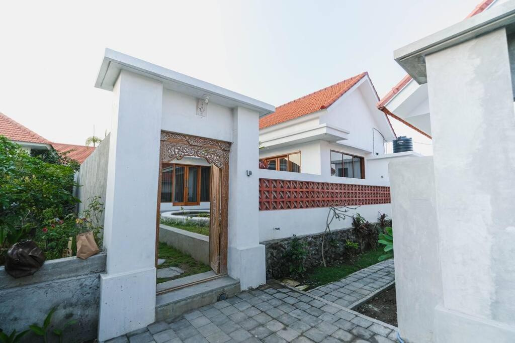 Sunny 2BR Villa with Pool Canggu view 3
