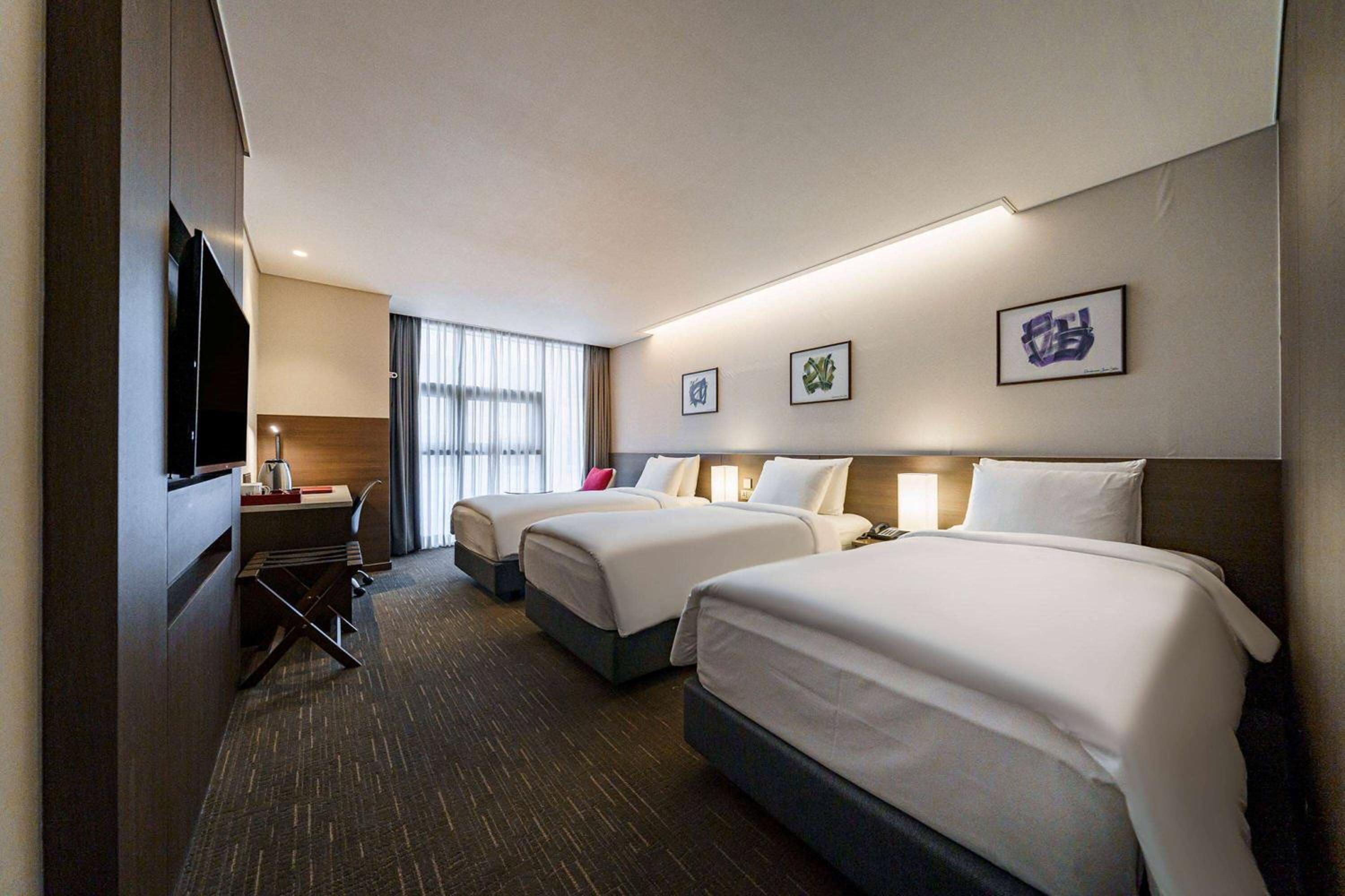Ramada Encore by Wyndham Busan Station 2