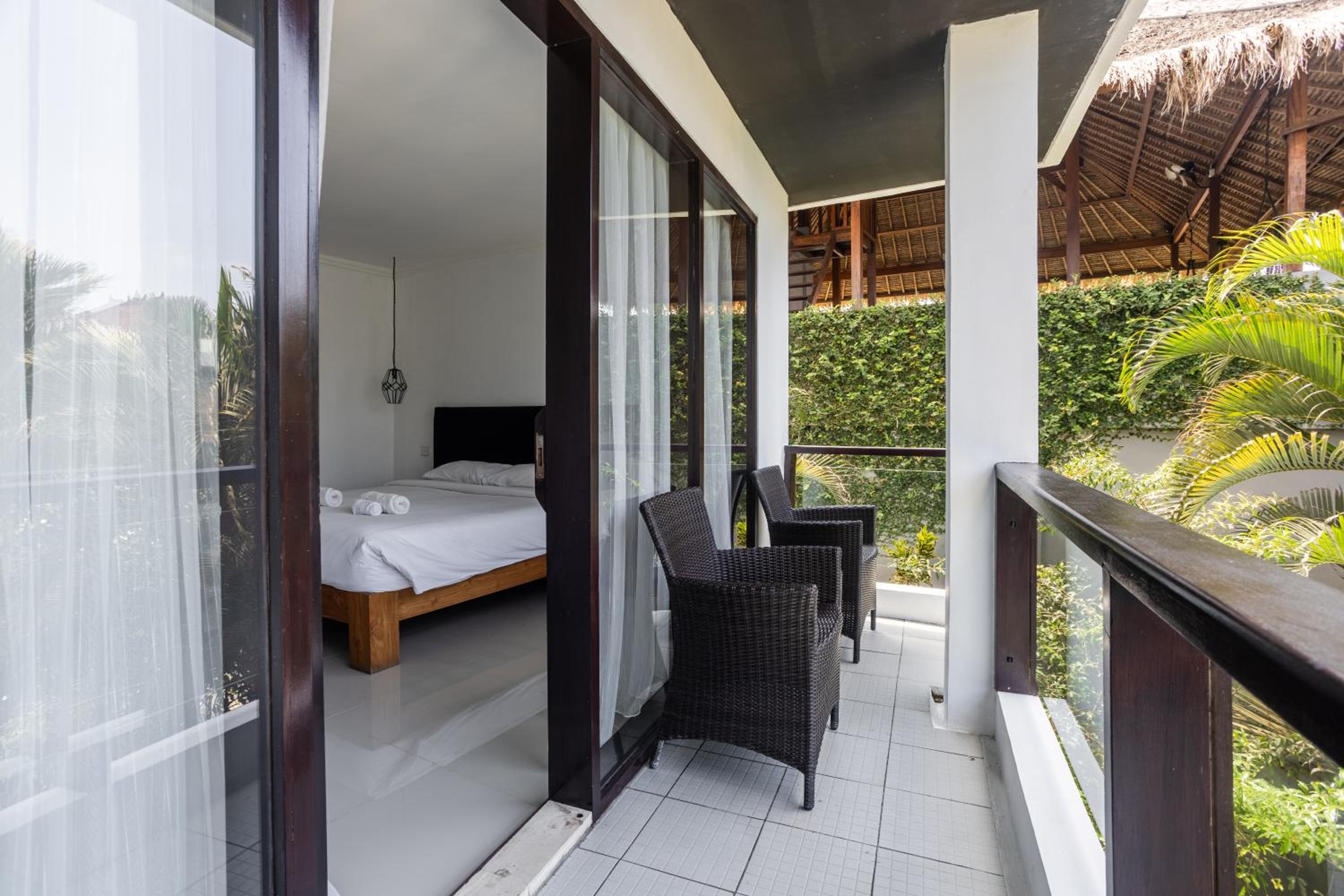 Deluxe Room with Pool View