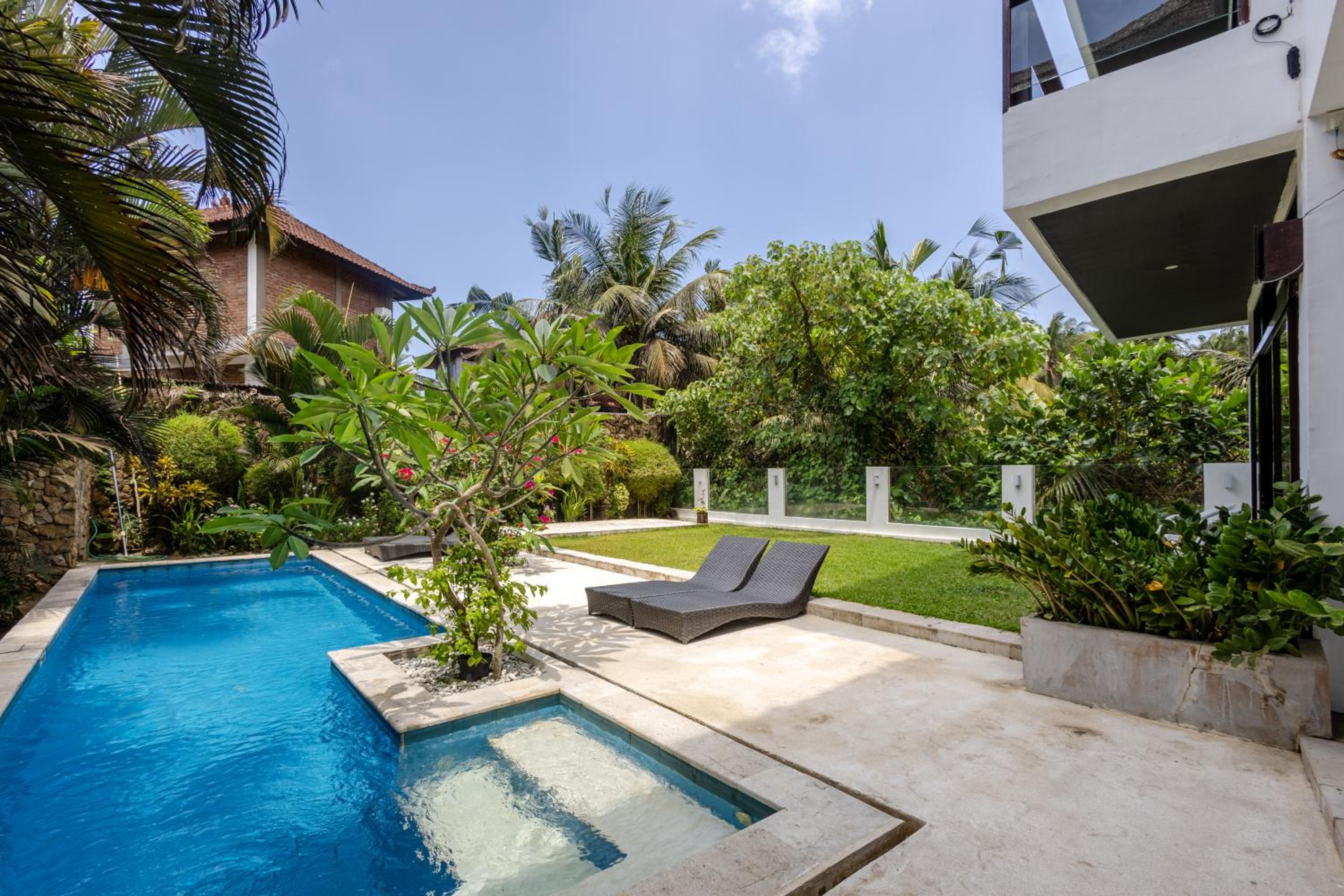 Deluxe Room with Pool View