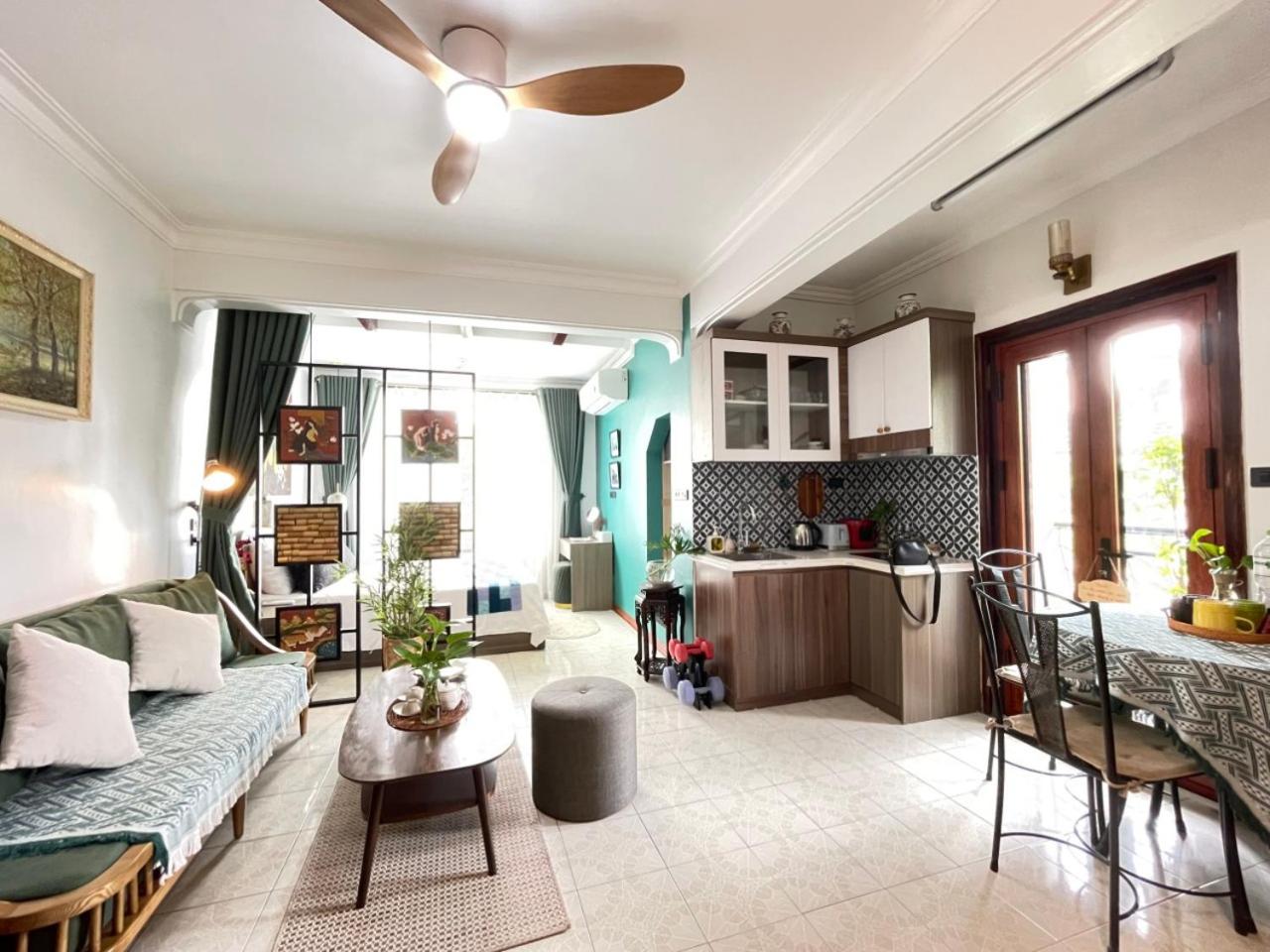 Amazing View, Natural View, 3' To Hoan Kiem Lake, Free Wifi, Netflix, 2 Beds, 1 Toilet-2 Showers