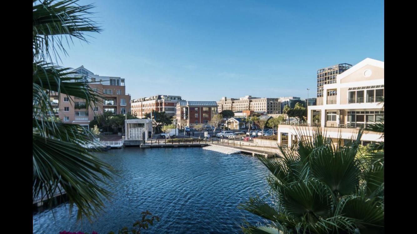 Luxurious Secure V&A Waterfront Apt view 3