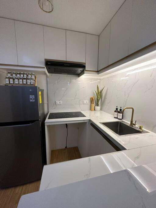 Stylish 2br w Netflix near SM East Ortigas view 2