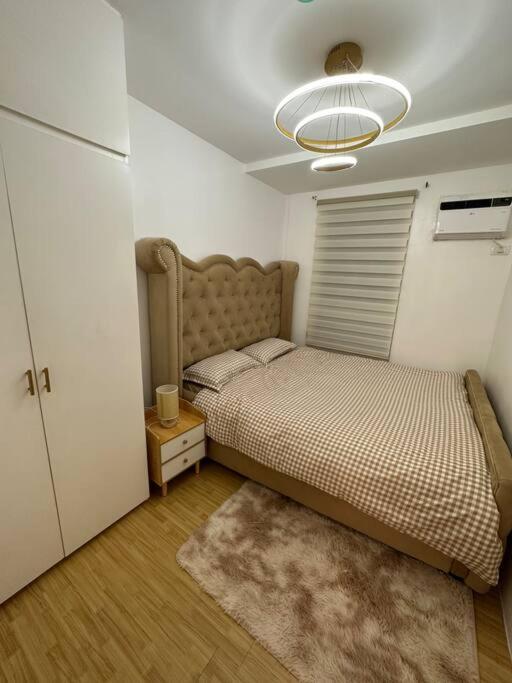 Stylish 2br w Netflix near SM East Ortigas view 3