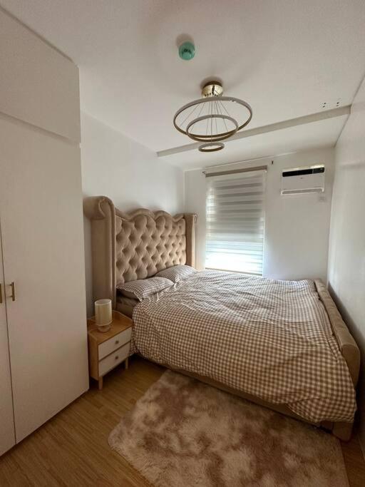 Stylish 2br w Netflix near SM East Ortigas view 4