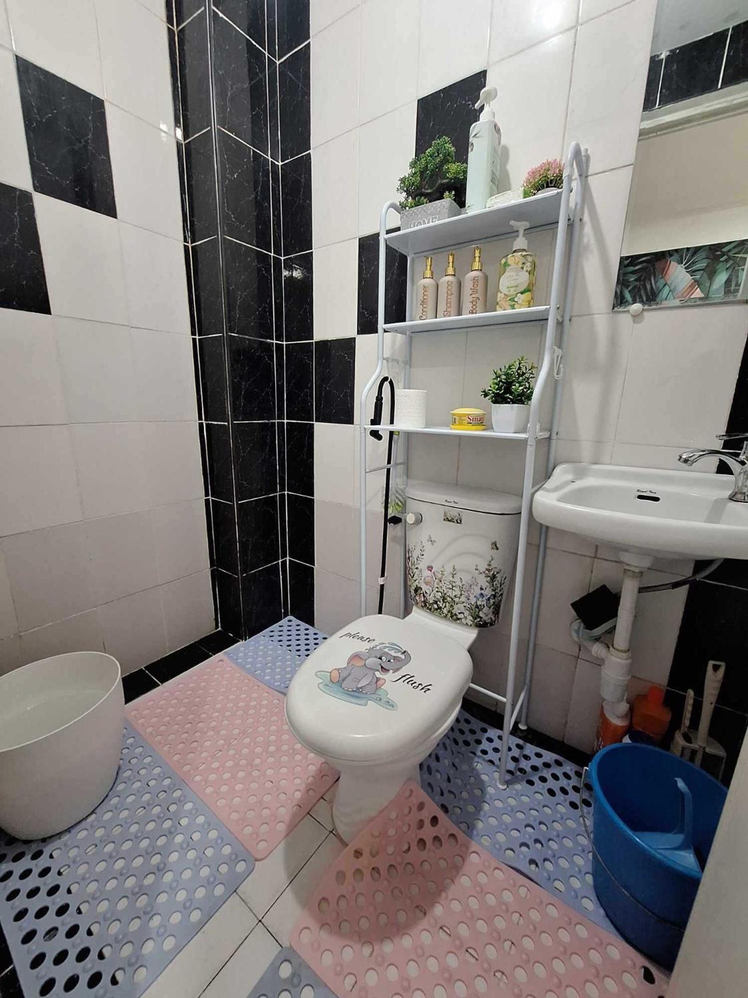 Cozy Studio Apartment Room Transient House at Palm Village Obrero at the back of Abreeza Mall with Free Parking view 2