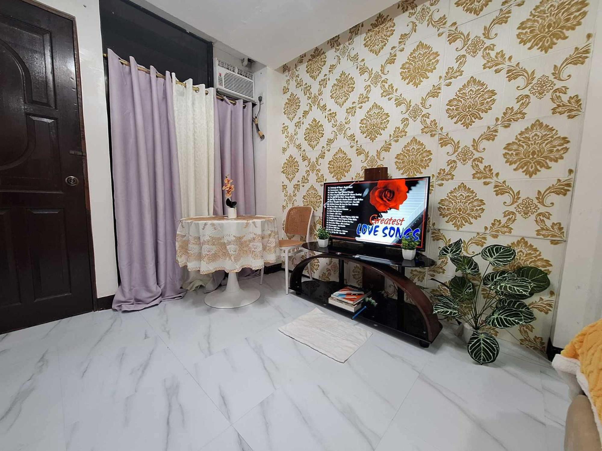 Cozy Studio Apartment Room Transient House at Palm Village Obrero at the back of Abreeza Mall with Free Parking view 5