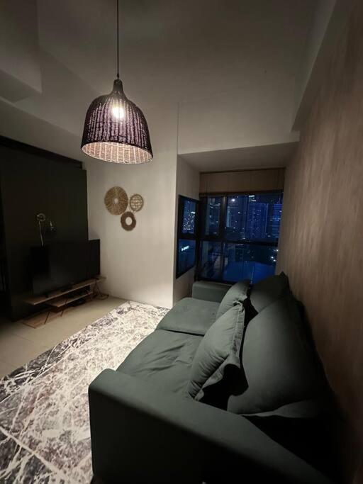 1br wNetflix Disneyplus and pool across SM Megamall Ortigas CBD view 5