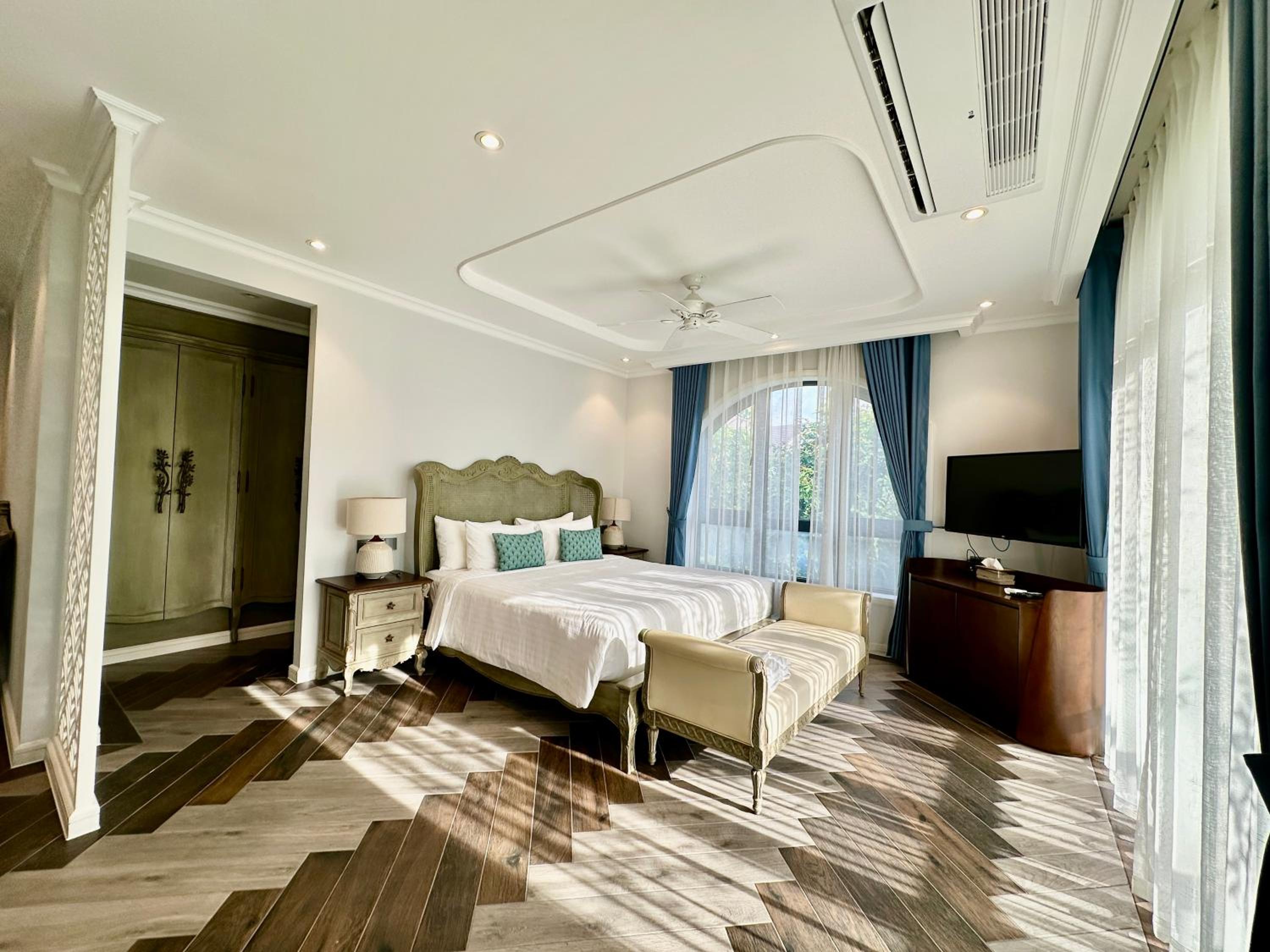 Bellevue west Phu Quoc 4BR beachfront Villa with private swimming pool