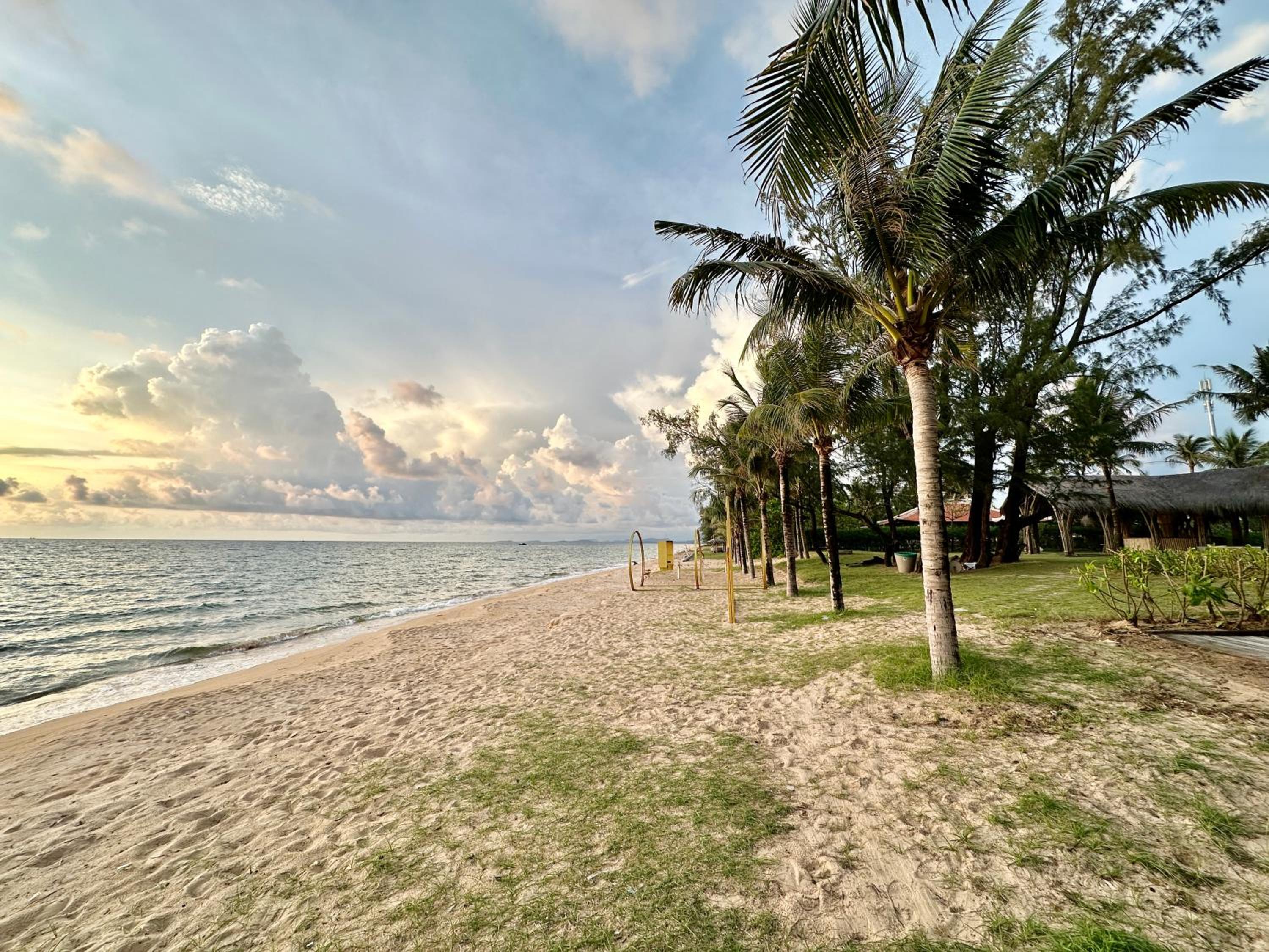 Bellevue west Phu Quoc 4BR beachfront Villa with private swimming pool