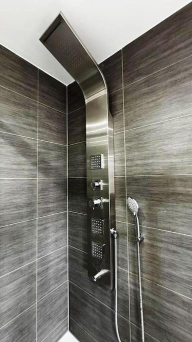 Double-Suite Apartment - Property Image 4
