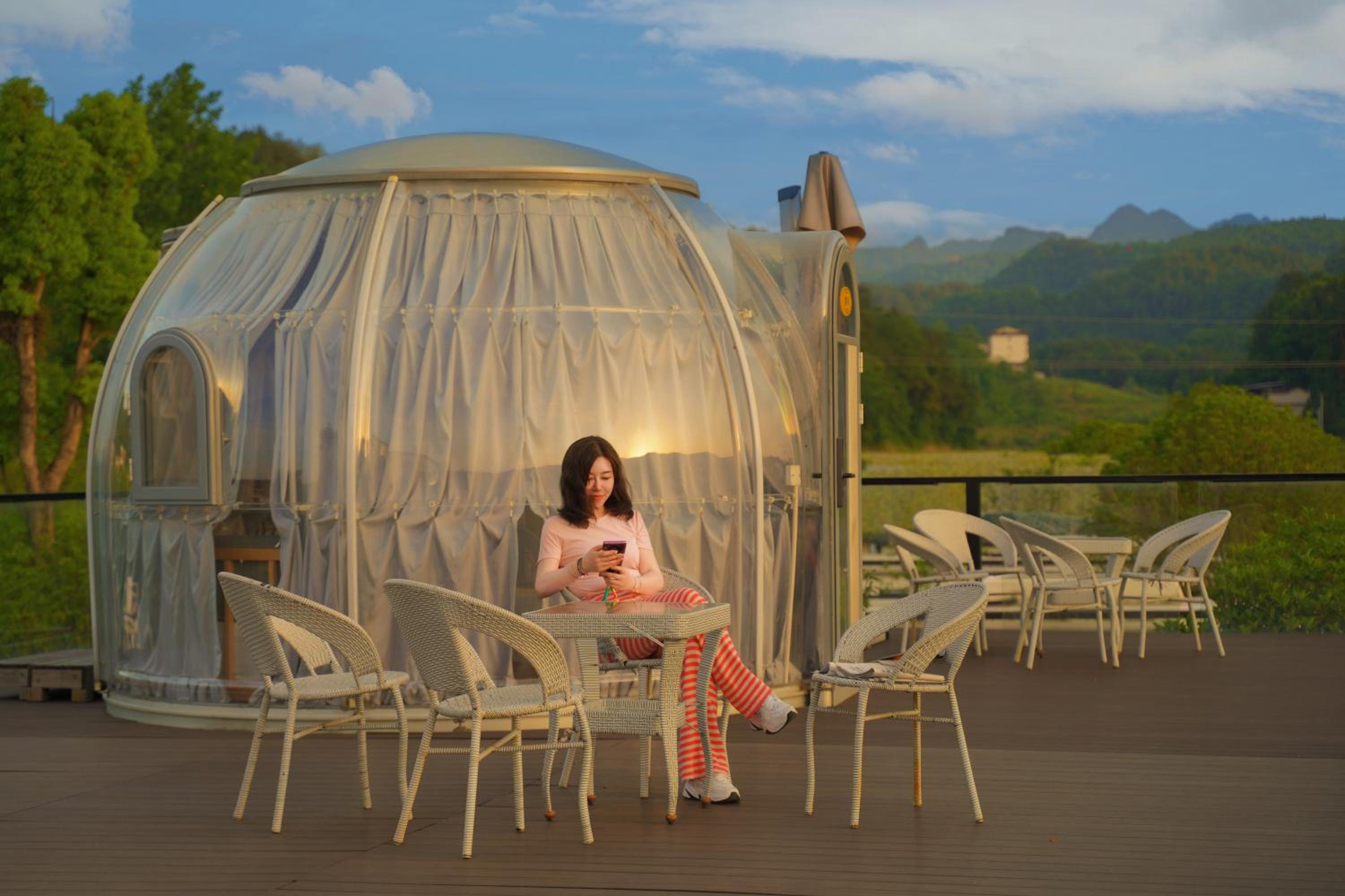 Zhangjiajie Cliff Flower RV Tent Hotel