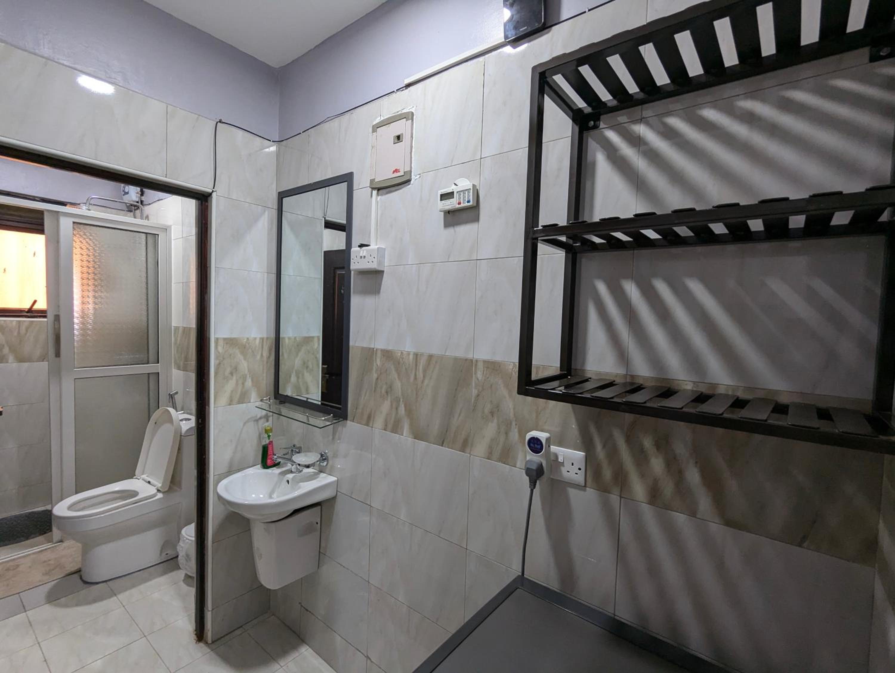 Kololo heights with Pool, AC, Gym, rooftop, near Acacia Mall view 2