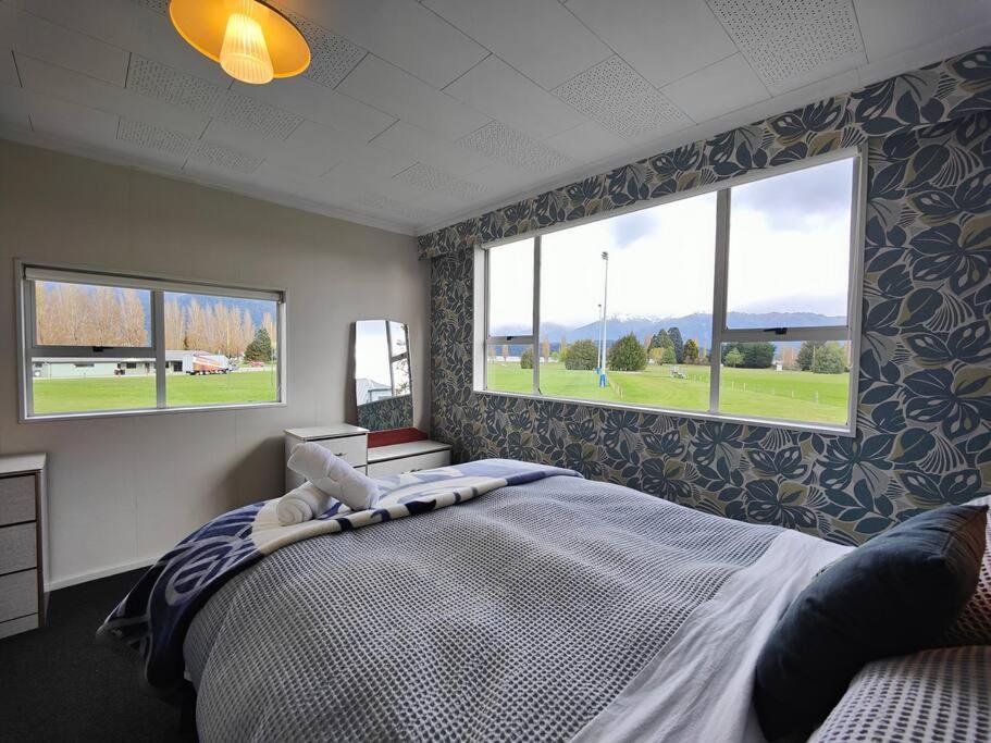 Te Anau Retro Retreat view 3