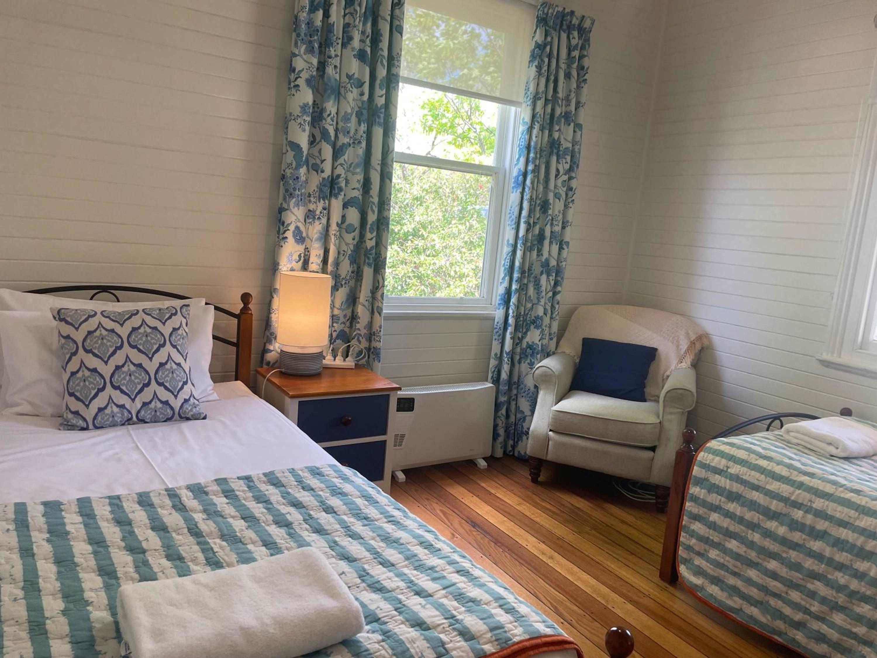 The Baker's Cottage in the Heart of Richmond Sleeps 6