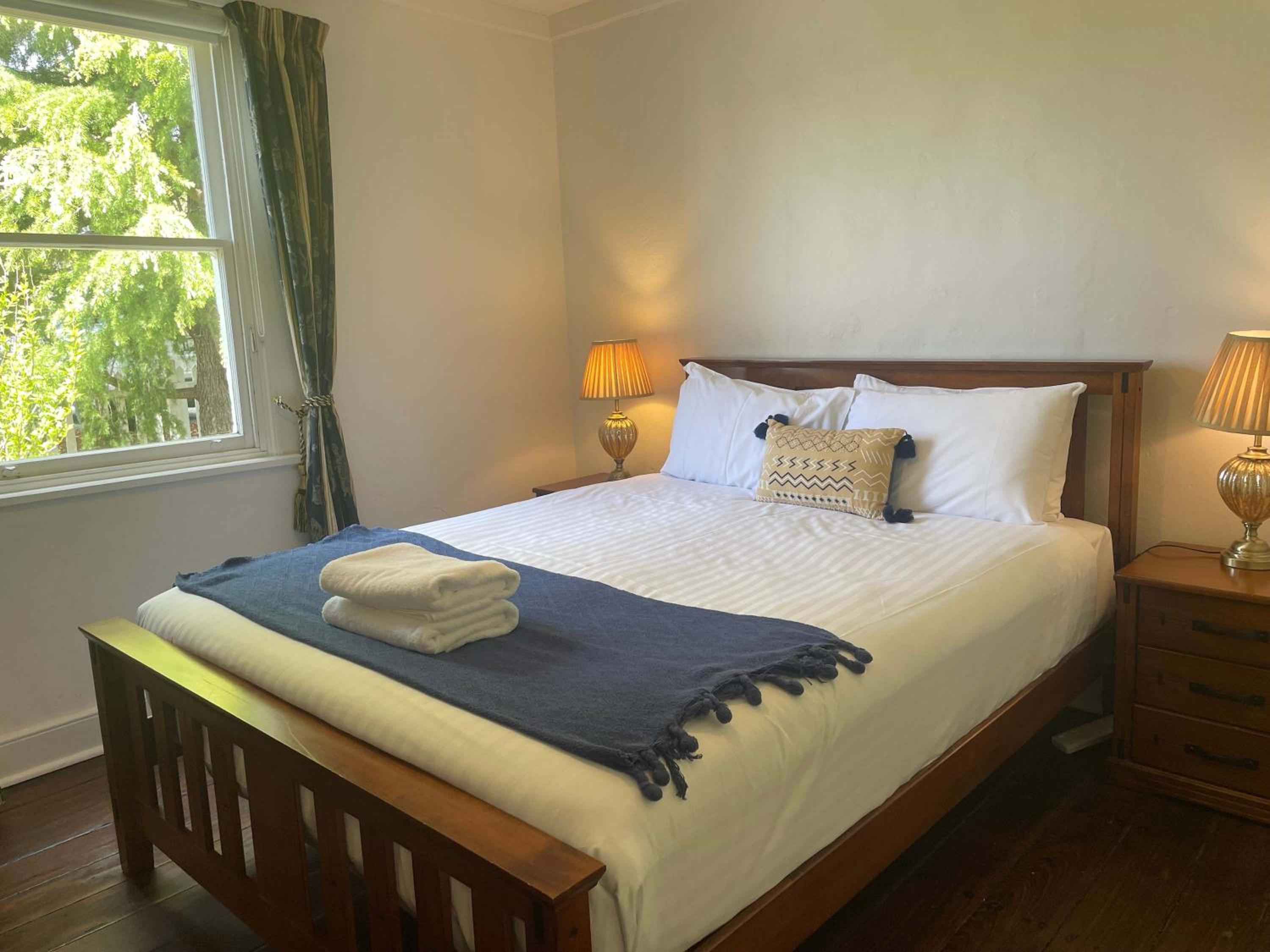 The Baker's Cottage in the Heart of Richmond Sleeps 6