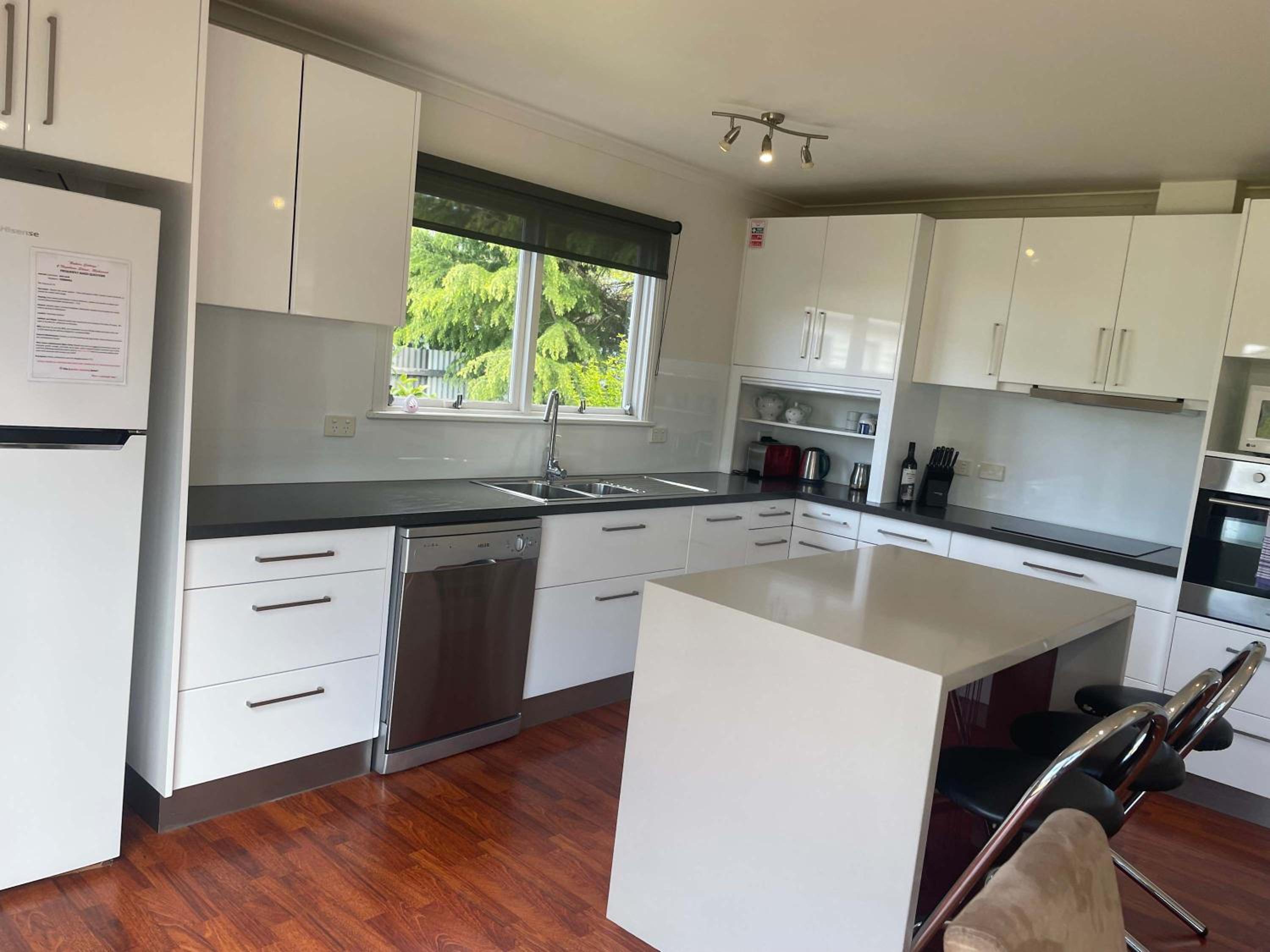 The Baker's Cottage in the Heart of Richmond Sleeps 6