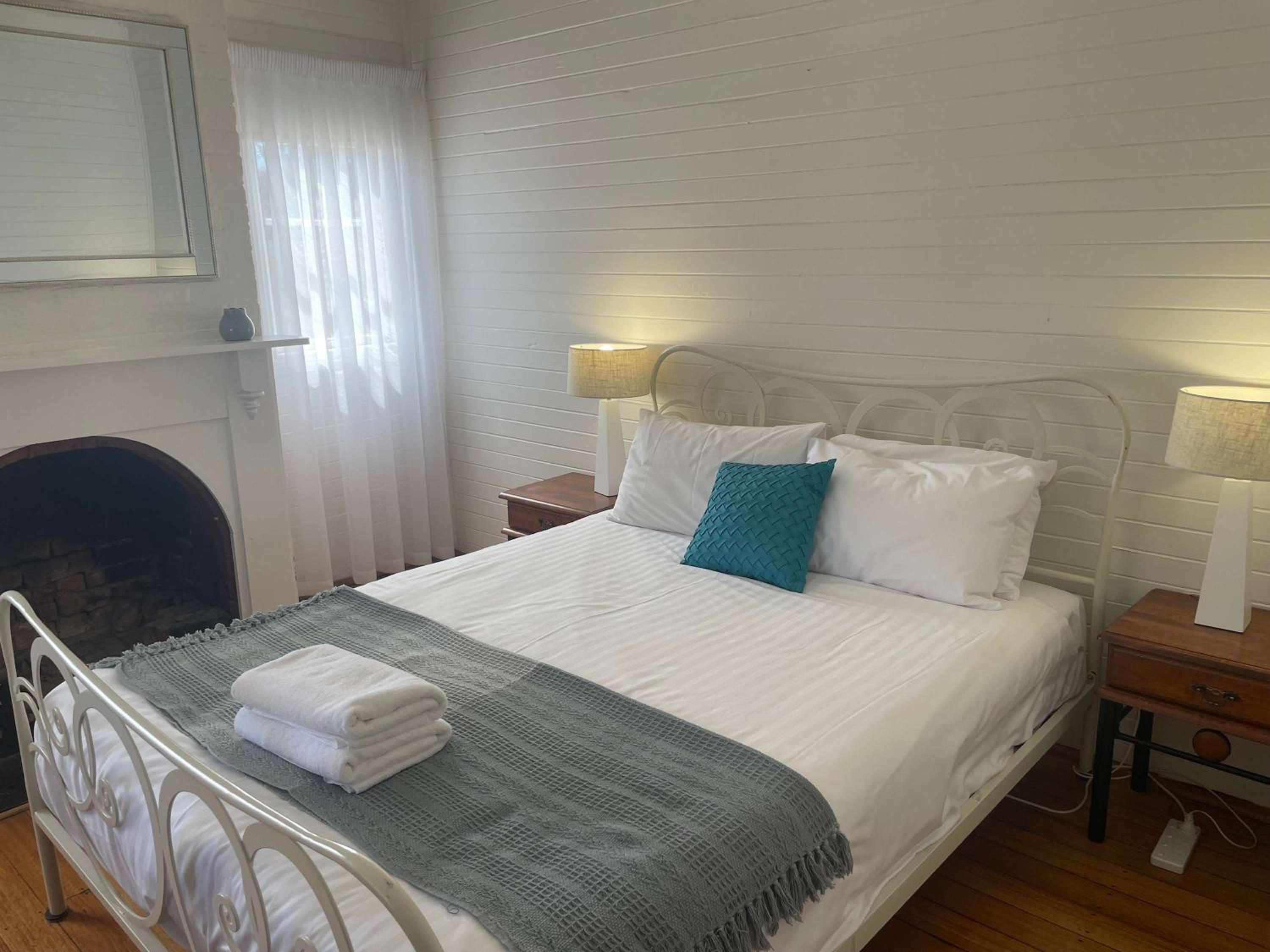 The Baker's Cottage in the Heart of Richmond Sleeps 6