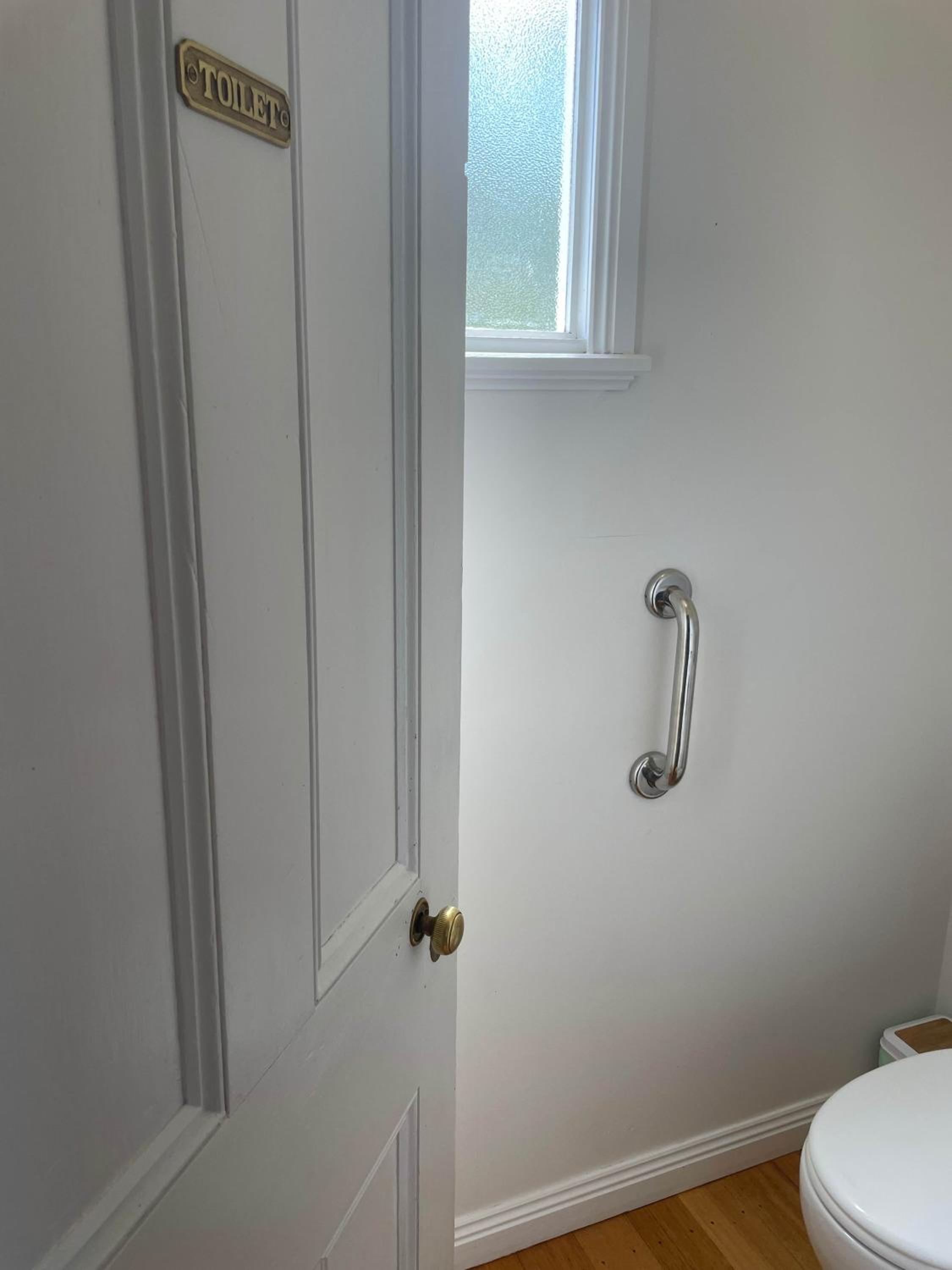 The Baker's Cottage in the Heart of Richmond Sleeps 6