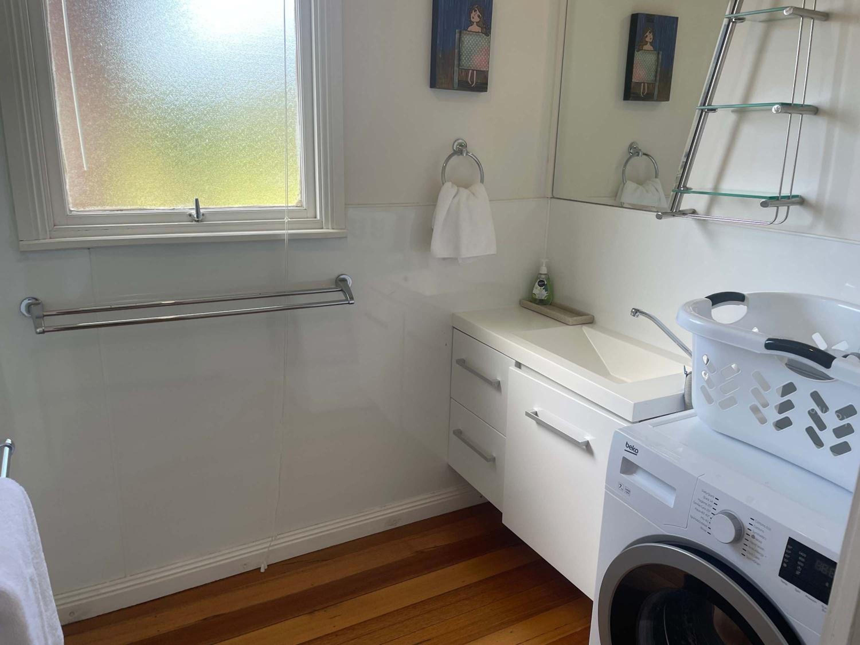 The Baker's Cottage in the Heart of Richmond Sleeps 6