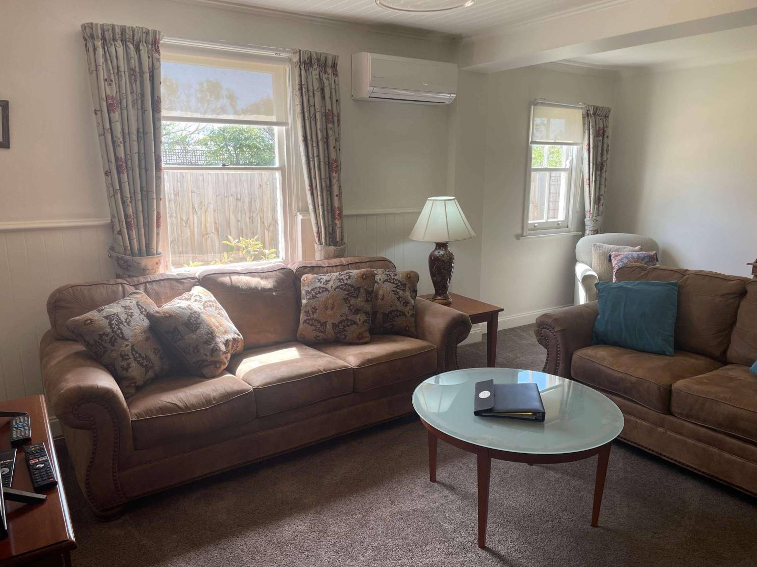 The Baker's Cottage in the Heart of Richmond Sleeps 6