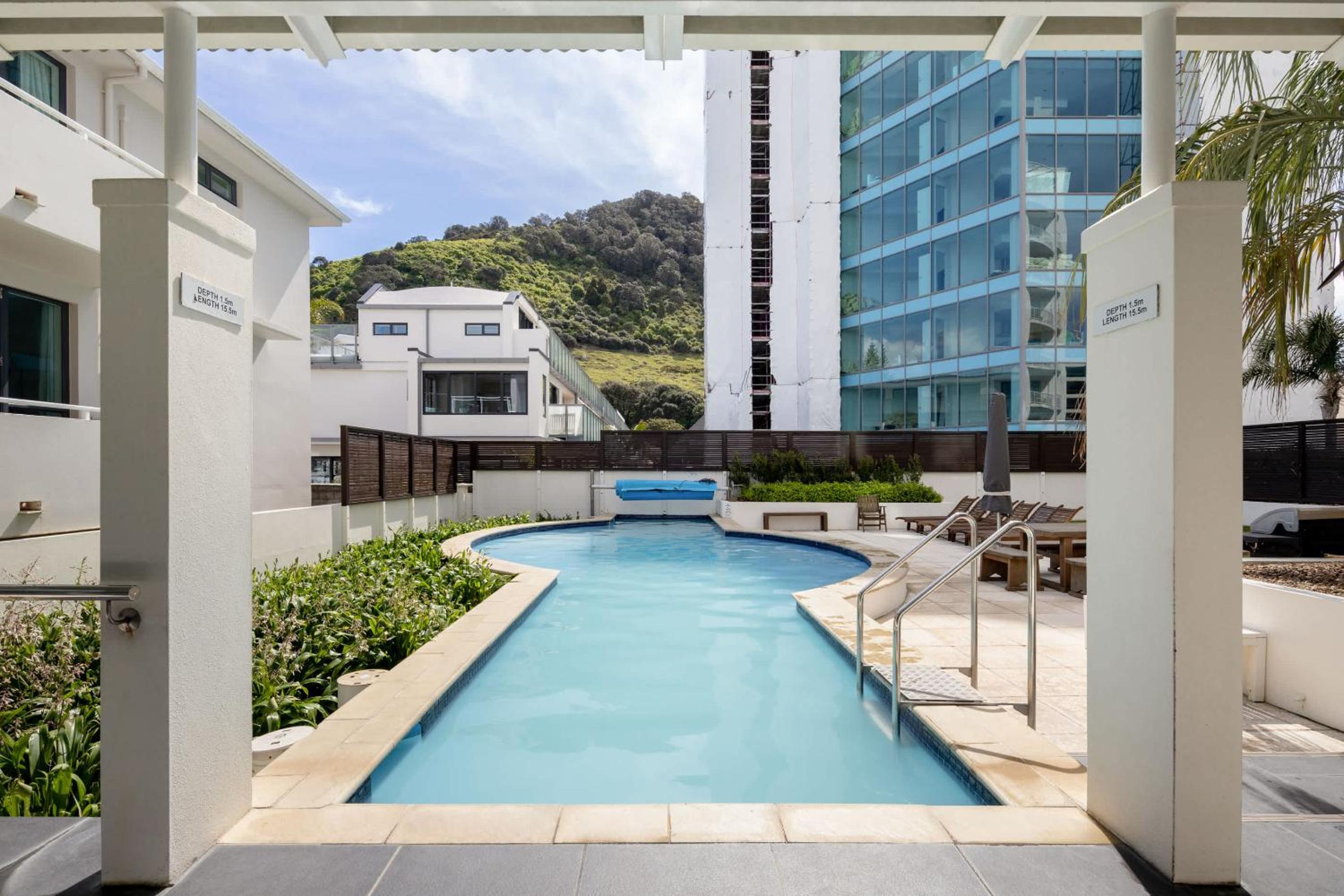 Panorama Penthouse Luxe Ocean Views & Pool view 5