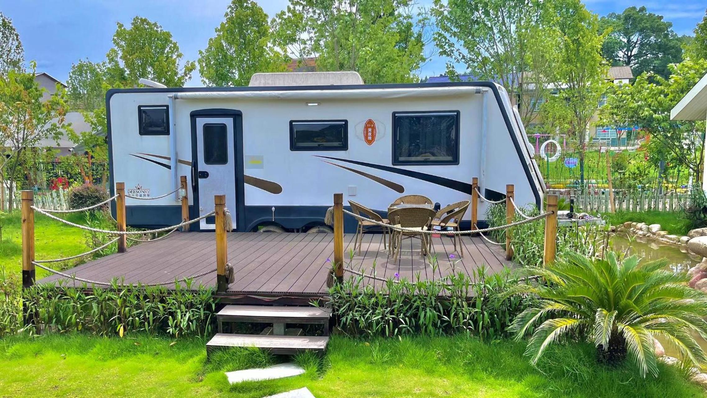 Zhangjiajie Cliff Flower RV Tent Hotel