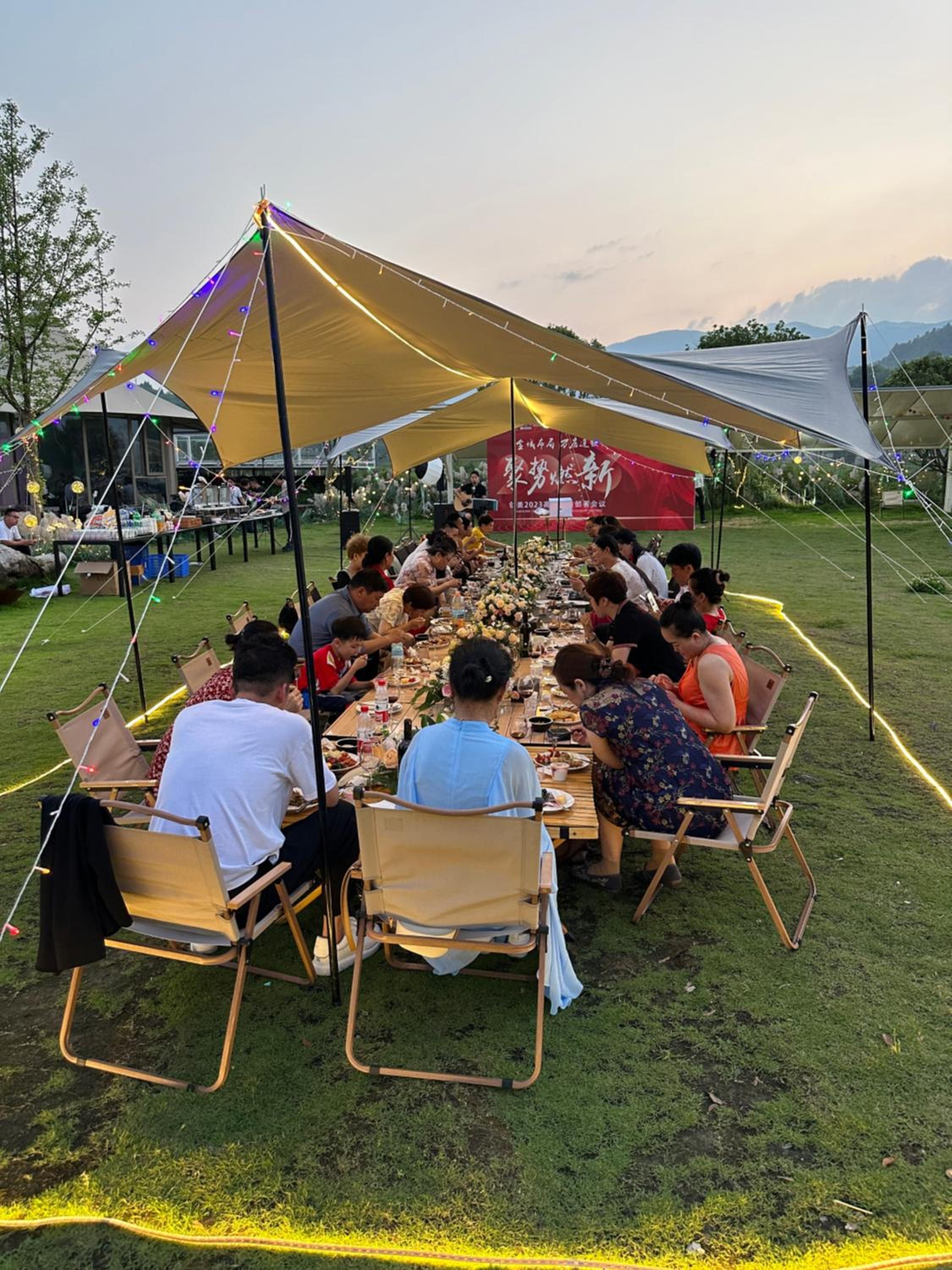 Zhangjiajie Cliff Flower RV Tent Hotel