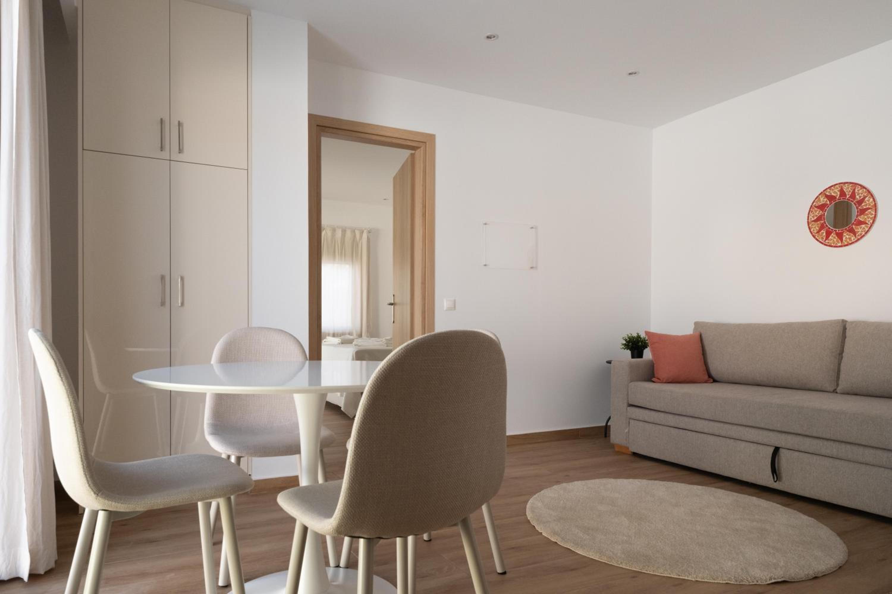 Green Hill Suites near airport view 3