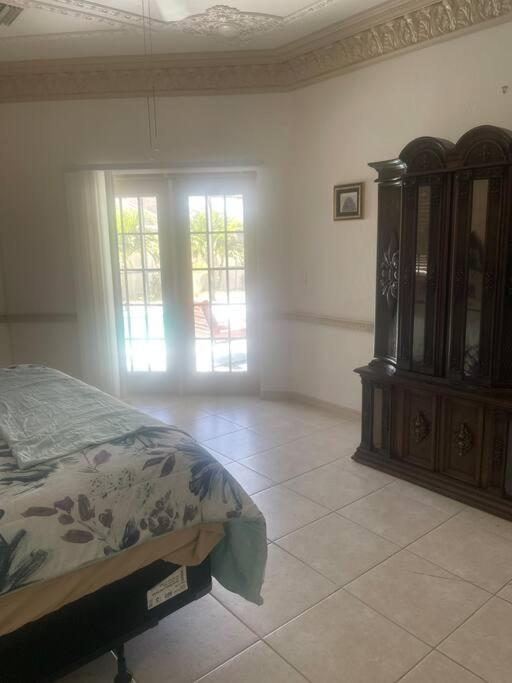 Port Charlotte Palms-Pet friendly, Heated Private Pool and Mini Orchard